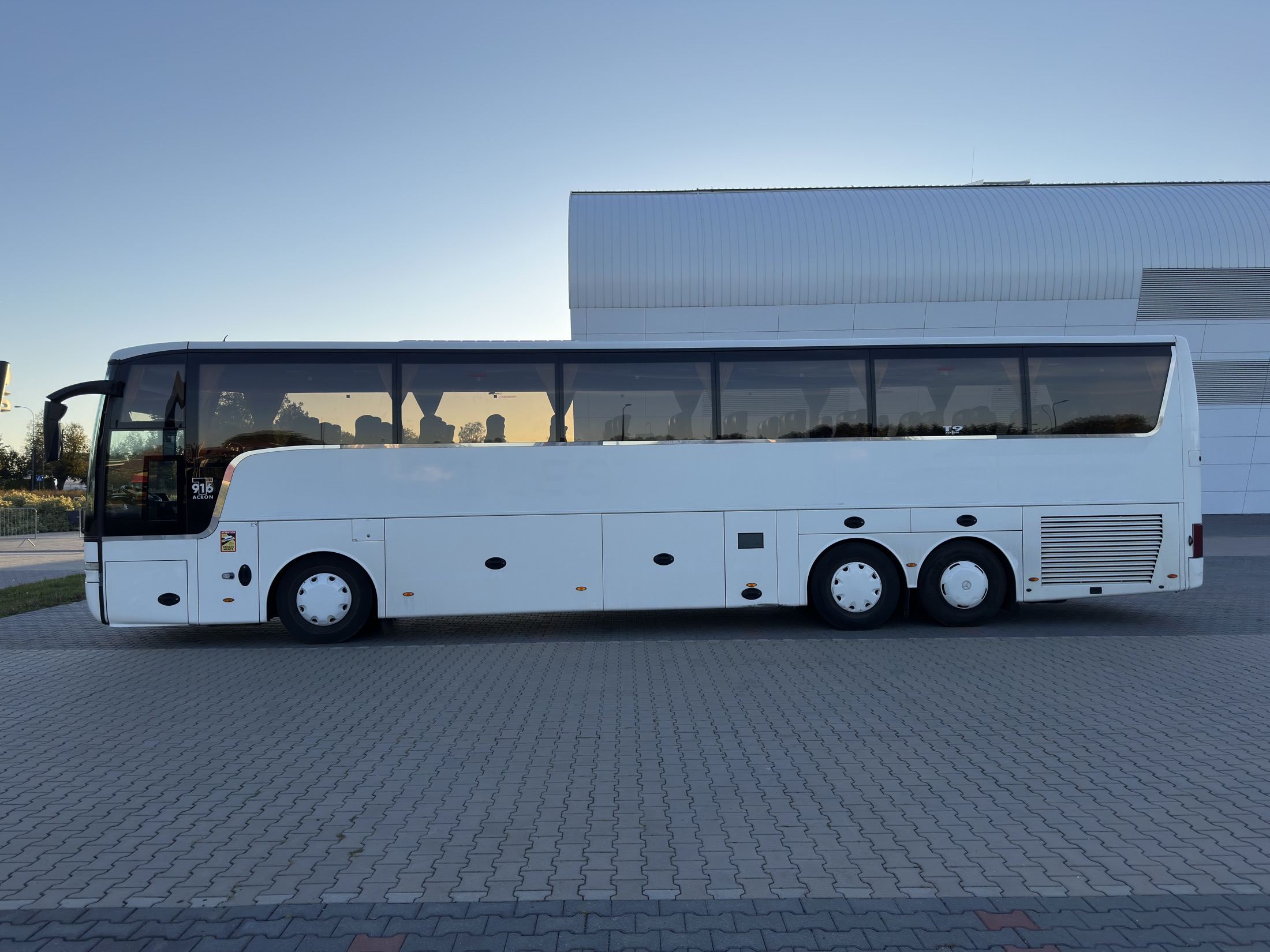 Autokar turystyczny Van Hool T916 Acron MaxBus - profil pojazdu